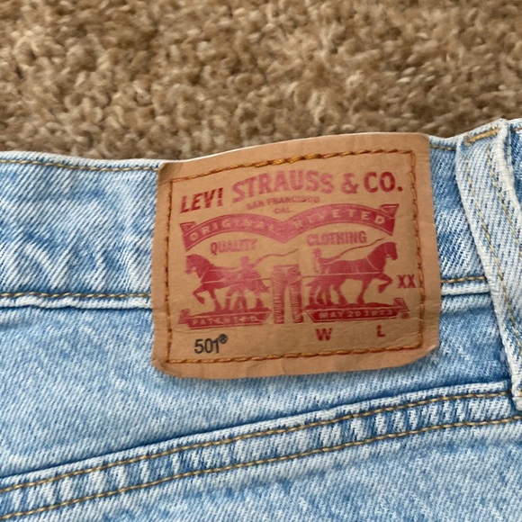 Levi’s 501 cut off shorts - Picture 3 of 8